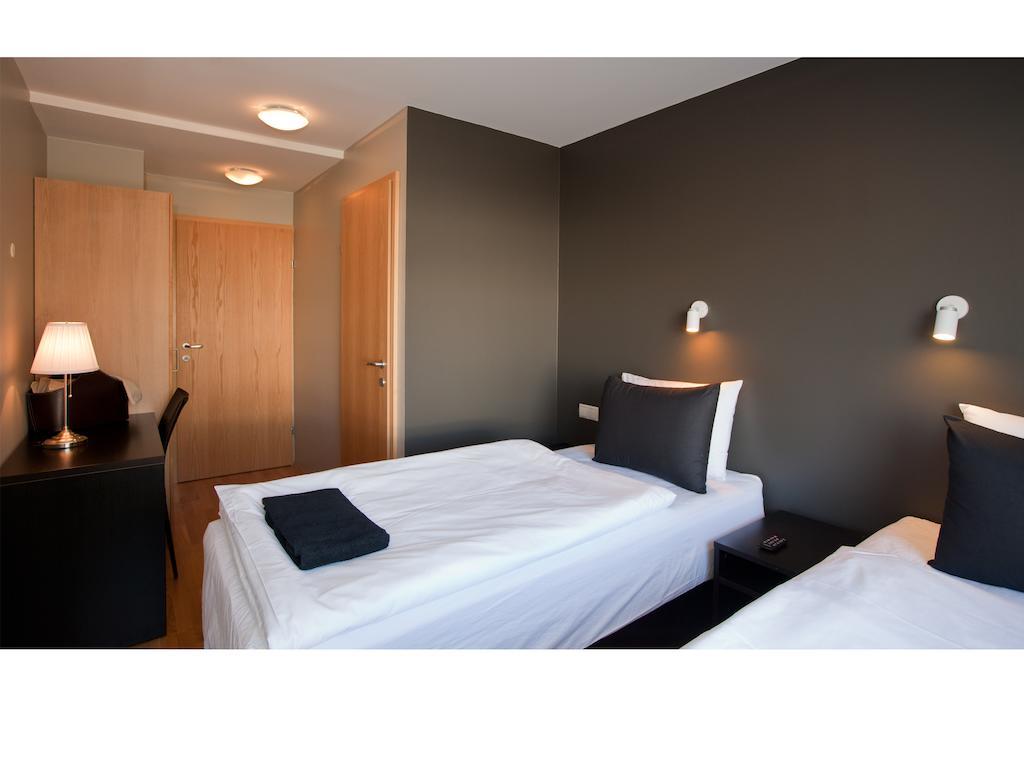 אקורירי Torg Guest House חדר תמונה