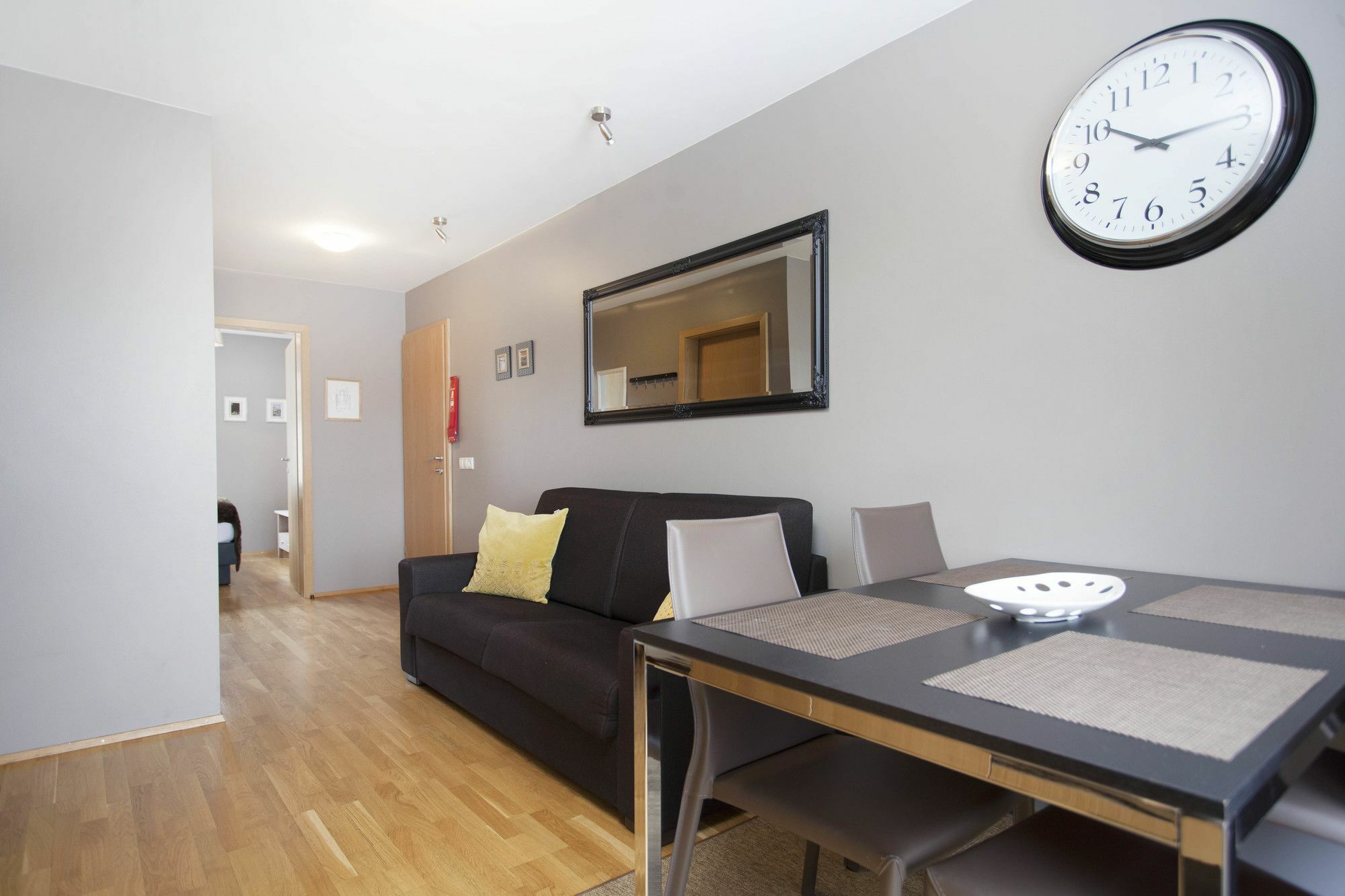 אקורירי Torg Guest House מראה חיצוני תמונה